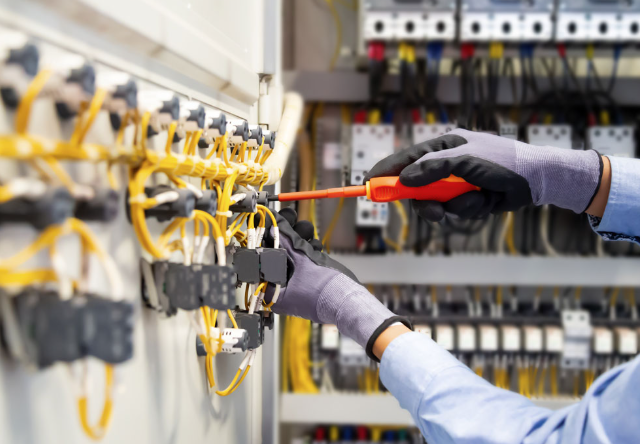 What Are the Warning Signs of a Failing Electrical System?