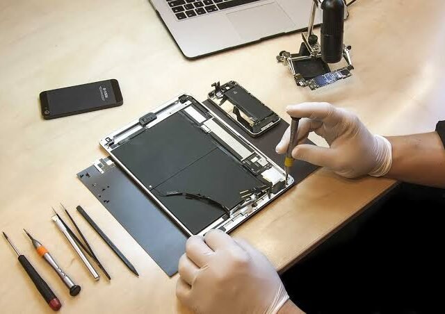 How to Find Reliable iPhone Repair Near Me Services in Dubai